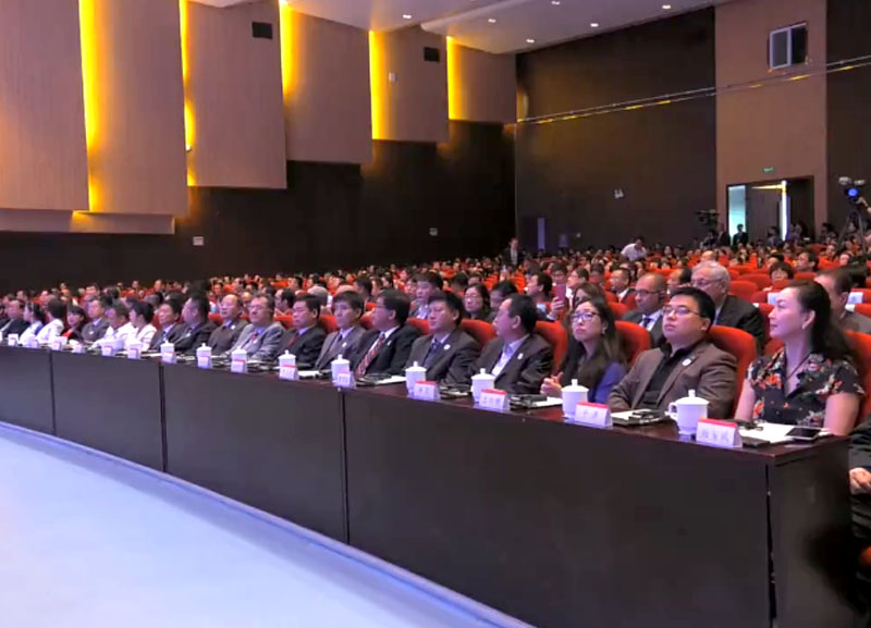 每个妇女，每个儿童启动典礼